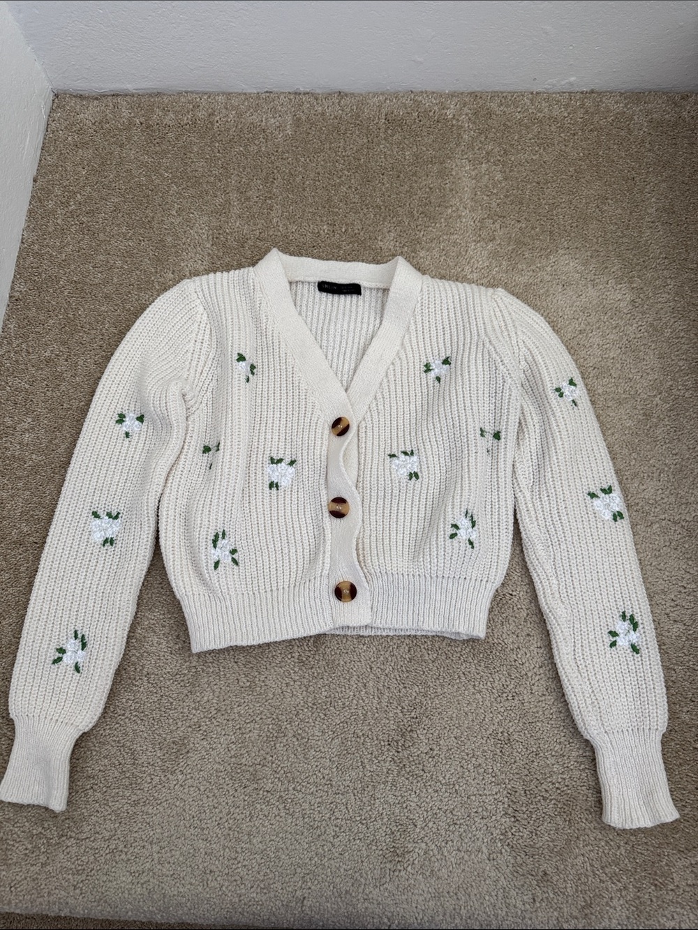 Cropped Cream Knitted Cardigan with Floral Embroideries